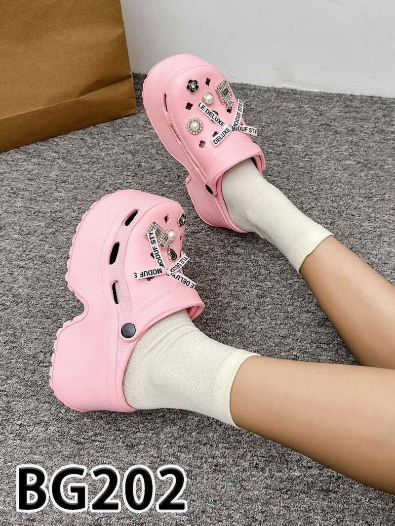 Klapki damskie Roz 36-41 / 12 par